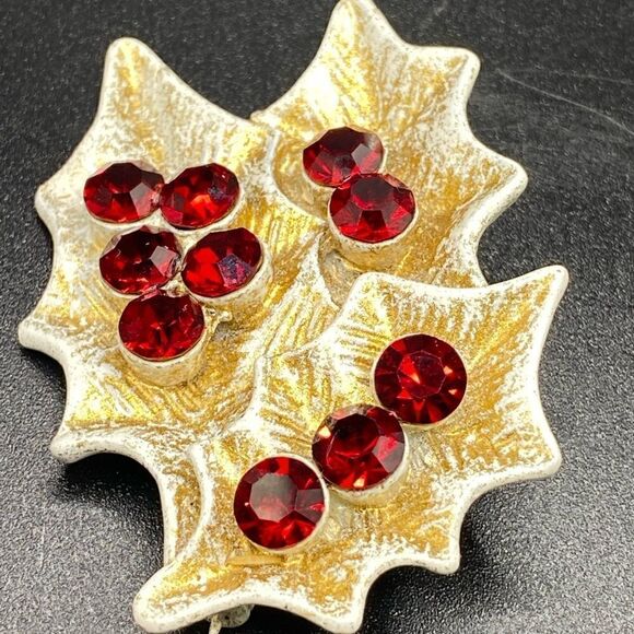 White and gold metal poinsettia pin with dark red rhinestones all intact marked - Picture 8 of 16